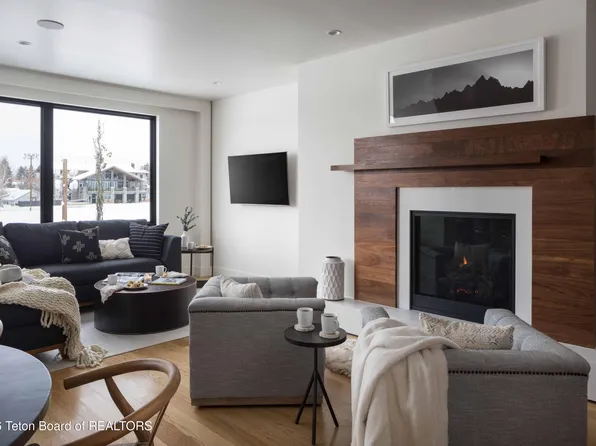 680 S Cache St #201, Jackson, WY 83001