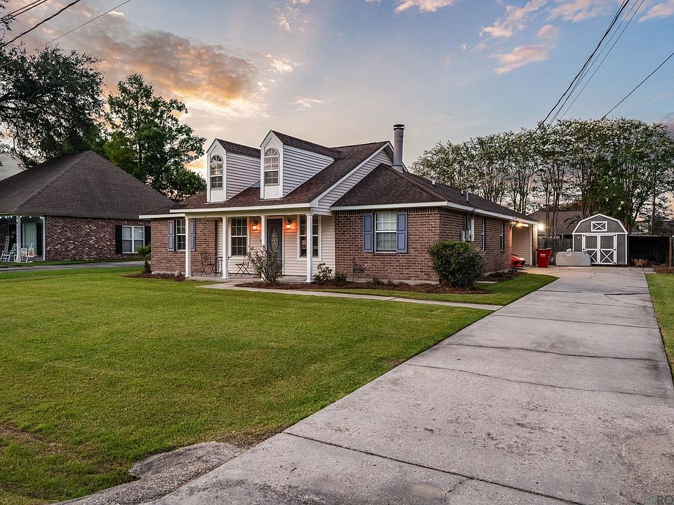 1st image of 18526 White Oak Dr