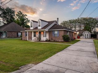 18526 White Oak Dr, Prairieville, LA 70769