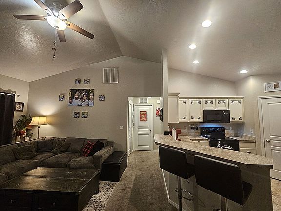 Livinig room and kitchen