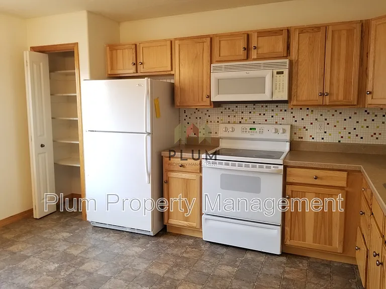 1620 S 14th St W — Photo 14