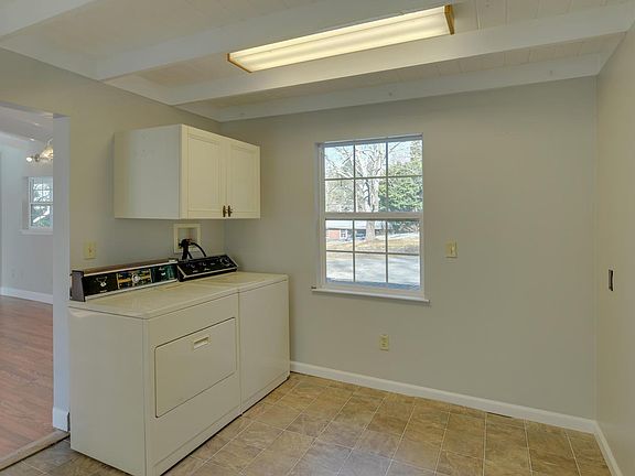 4th image of 263 Oakland Dr