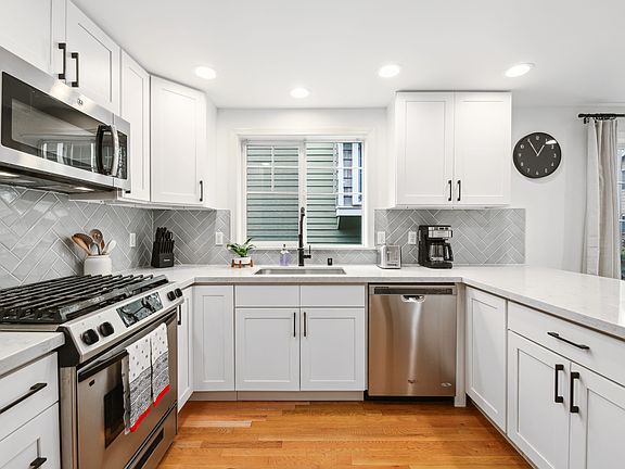 5th image of 8842 B Midvale Ave N