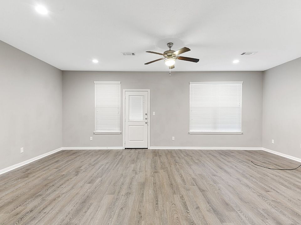 1st image of 124 Artesian Way