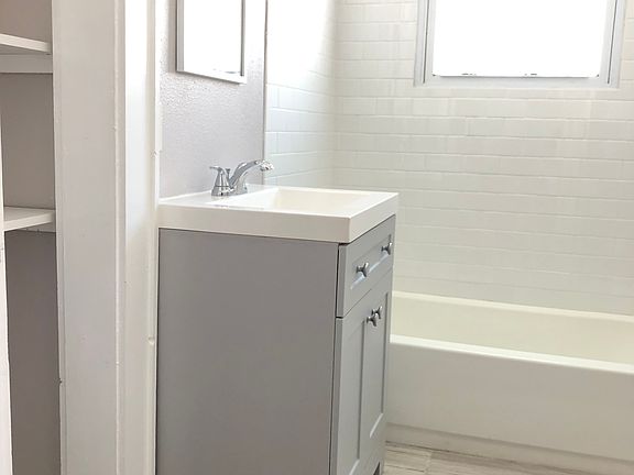 3rd image of 5834 Catina St