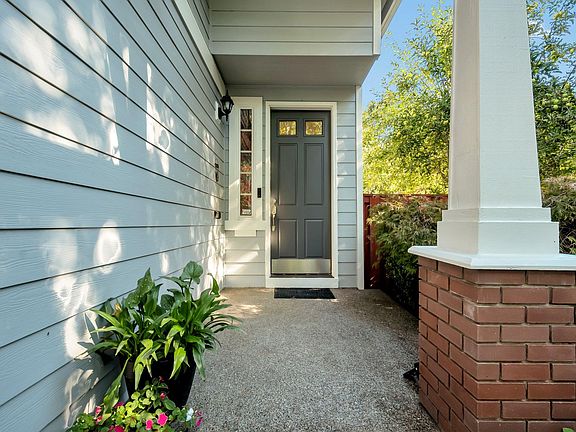 Private Courtyard Entry