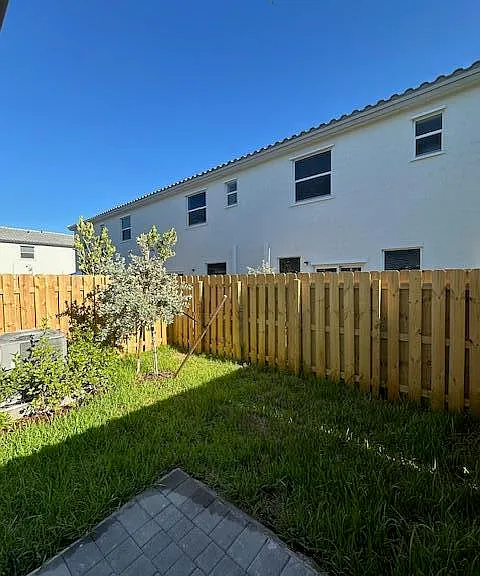 1154 SE 2nd St — Photo 30