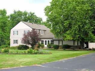 4818 Hampshire Ln, McHenry, IL 60051