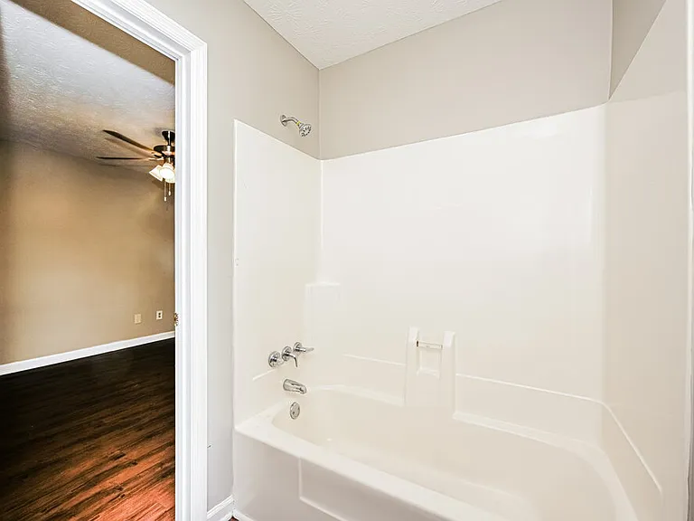1161 Salisbury Trl — Photo 10