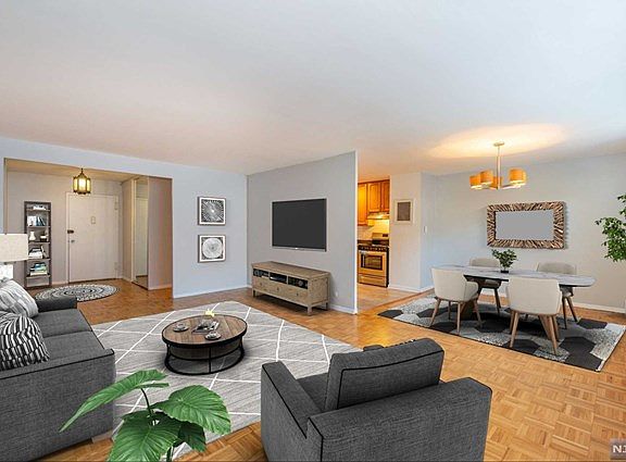 4th image of 2348 Linwood Ave APT 2I