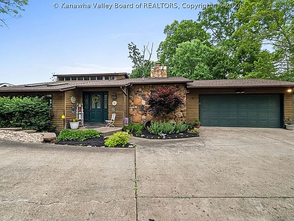 2nd image of 4 Hillcrest Dr E