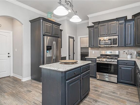 5th image of 918 Antler Dr