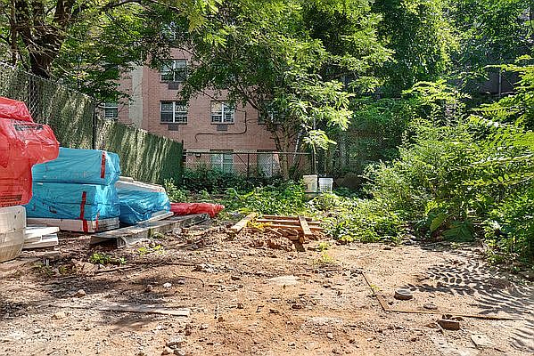 1st image of 324 E 116th St #1D
