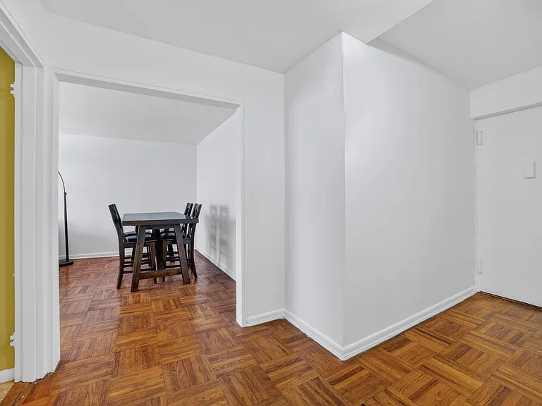 222 N Broadway #3D — Photo 4