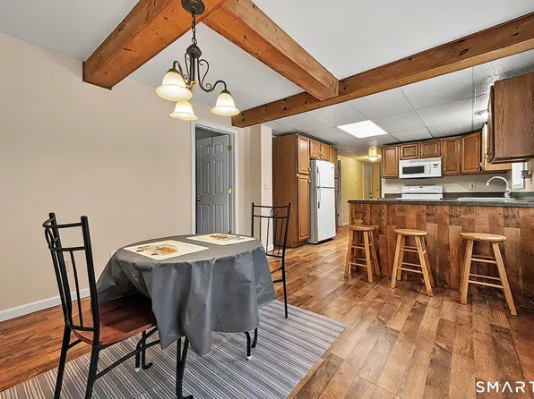 15 Indian Hill Ln #B, Sandy Hook, CT 06482
