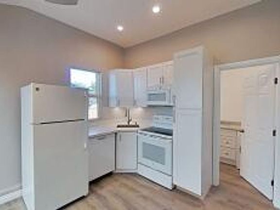 3rd image of 105 Bluefield Ave #B
