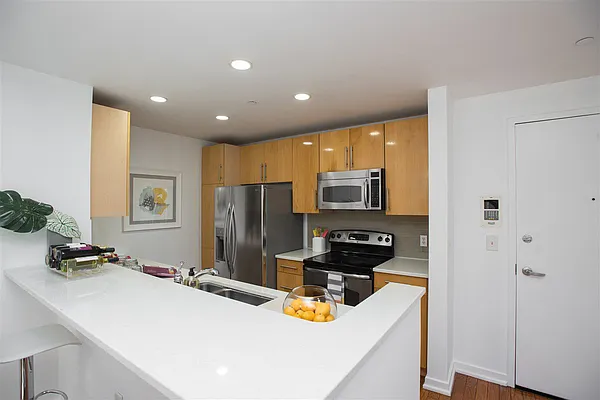 Sold by Christoph Schluender Realty | media 4