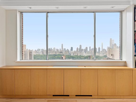 4th image of 45 W 67th St APT 26B