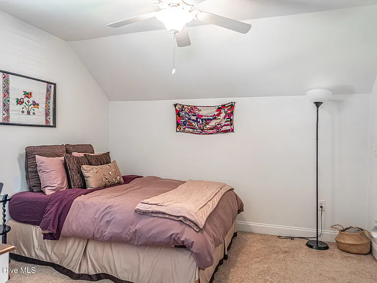 515 Clark St — Photo 30