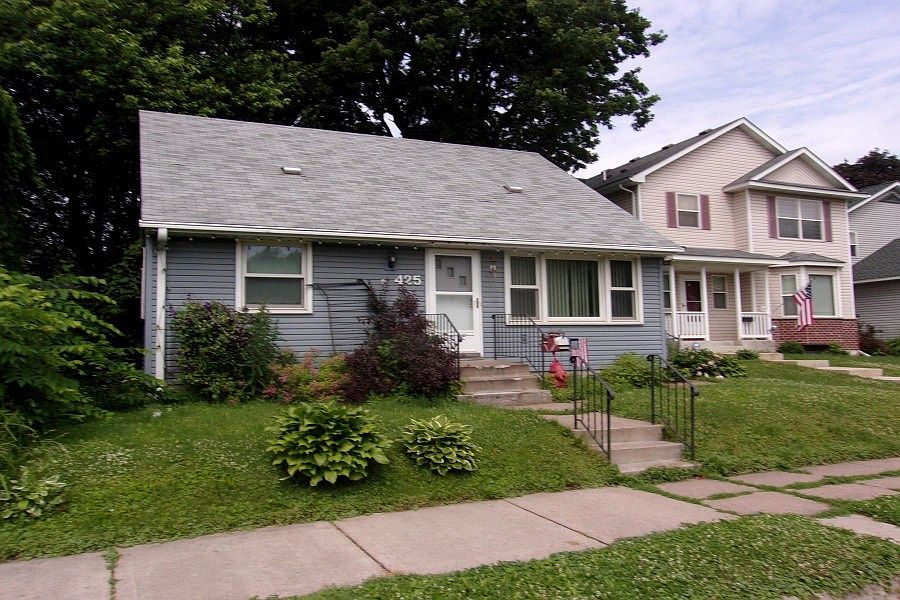 1st image of 425 15th Ave N