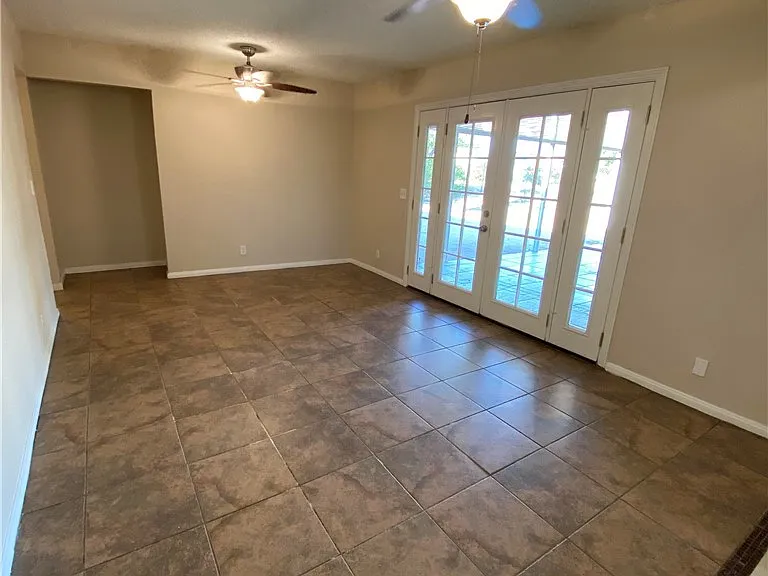 18746 Rock Springs Rd — Photo 10