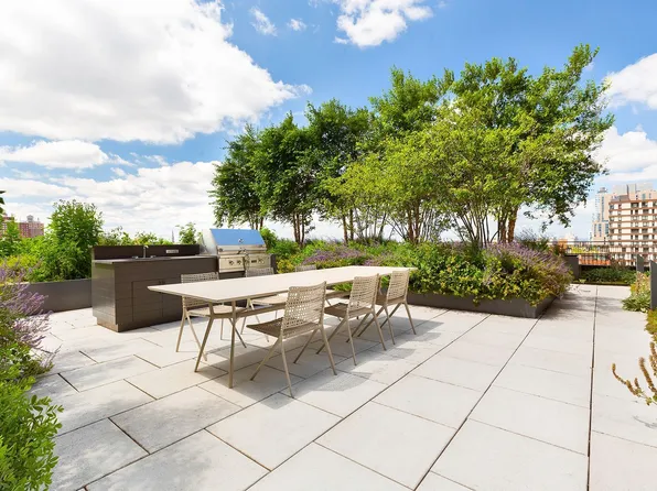 550 Vanderbilt Avenue image 7 of 13