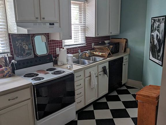 4th image of 216 Elm St APT B