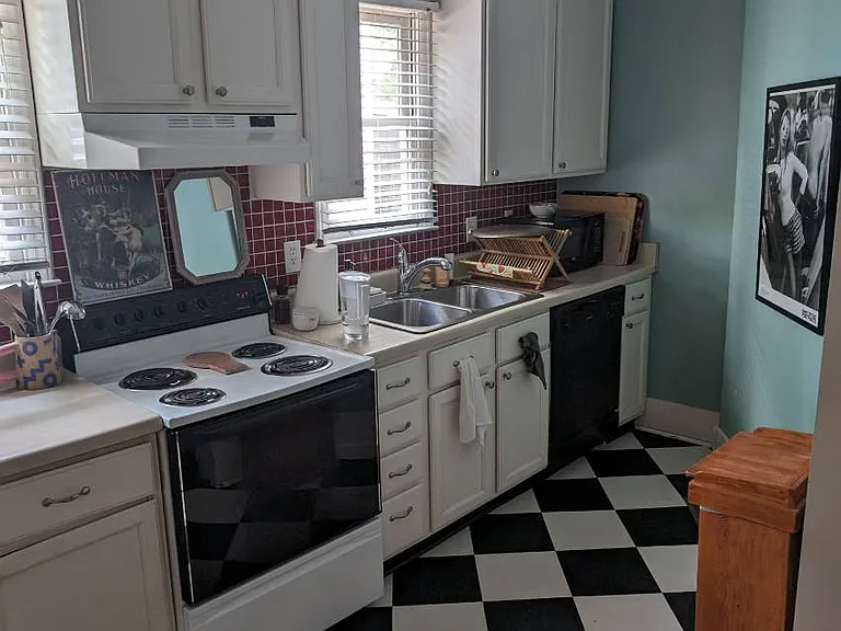 216 Elm St #B — Photo 4
