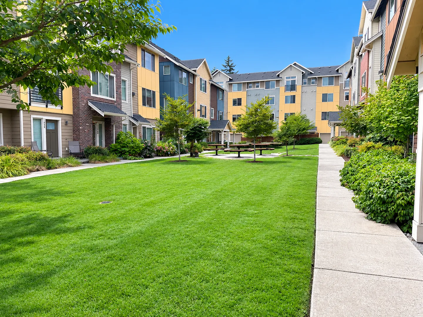 Spacious 1,893 SF Bellevue Townhome with Top-Floor Loft Suite & Private Rooftop Deck — Photo 2