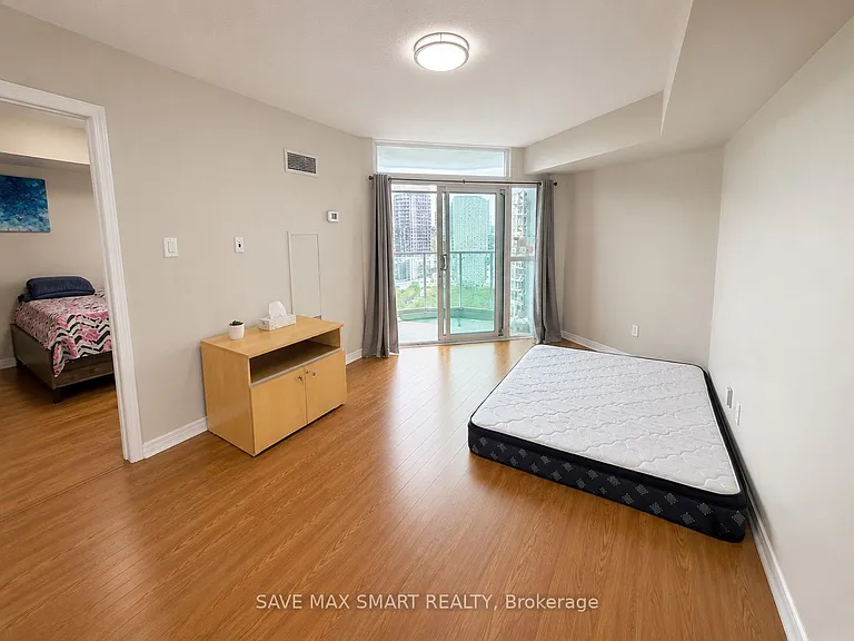 9 George St N #2314 — Photo 11