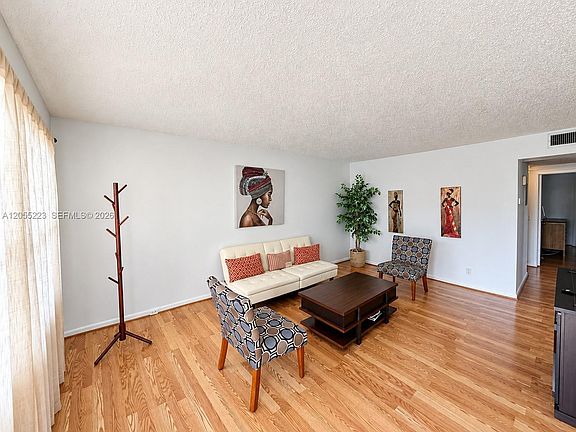 2nd image of 312 Mansfield Dr #H