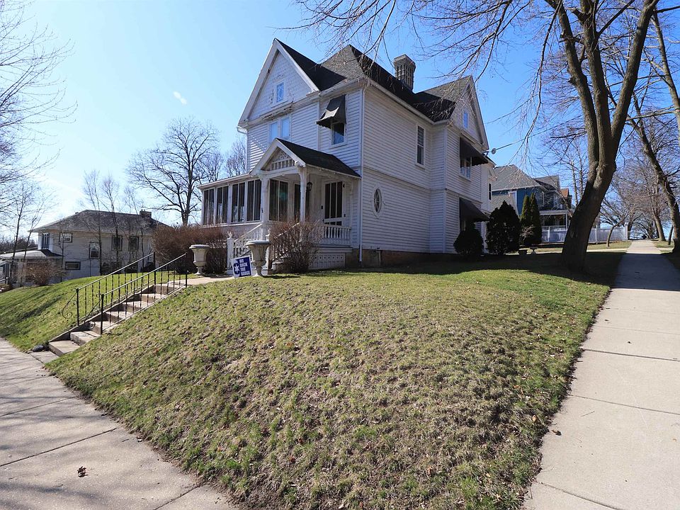 1st image of 121 E Holmes St