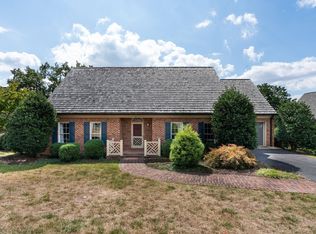 403 Candlelight Dr, Staunton, VA 24401