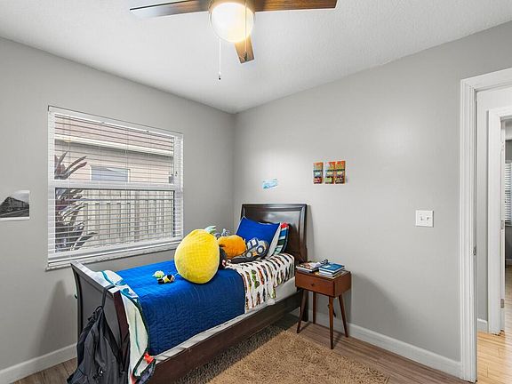 4th image of 972 SE Bywood Avenue