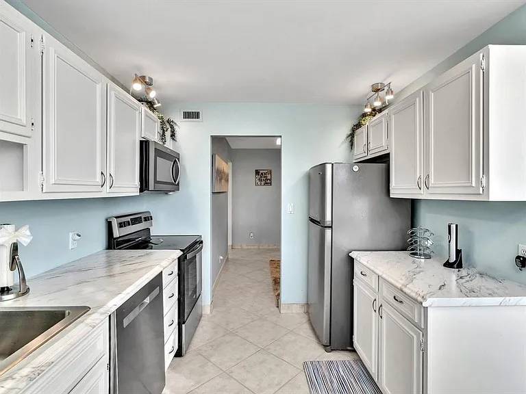 5200 N Ocean Blvd #203B — Photo 3