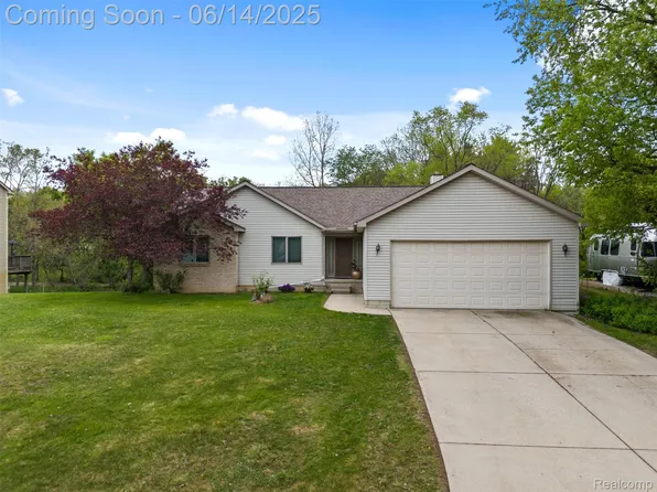 815 Esther Dr, Lake Orion, MI 48362