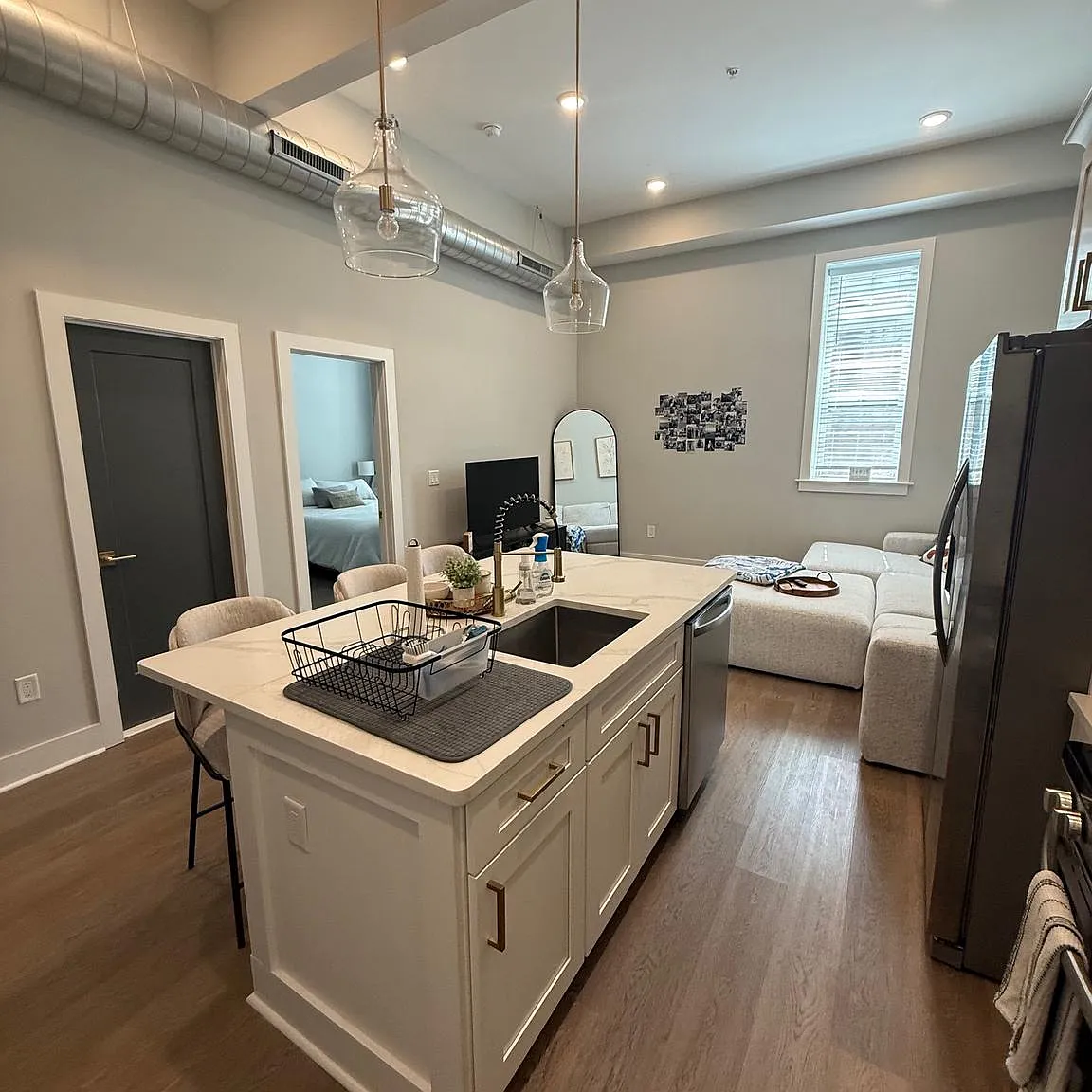 1 bed, 900 sqft, $1,640 — Photo 2