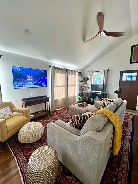 2 bed, 998 sqft, $3,200 — Photo 2