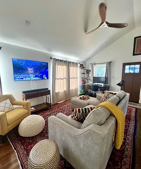 1127 Nadine St — Photo 2