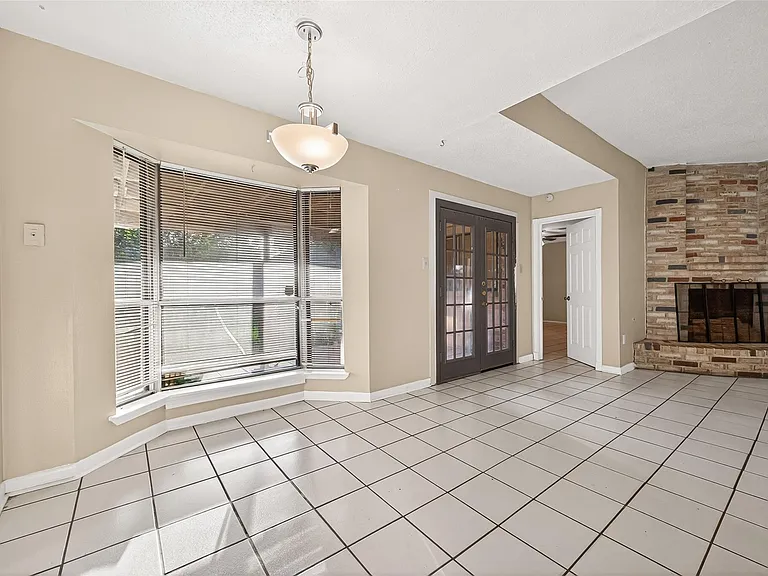 7422 Cortes Dr — Photo 13