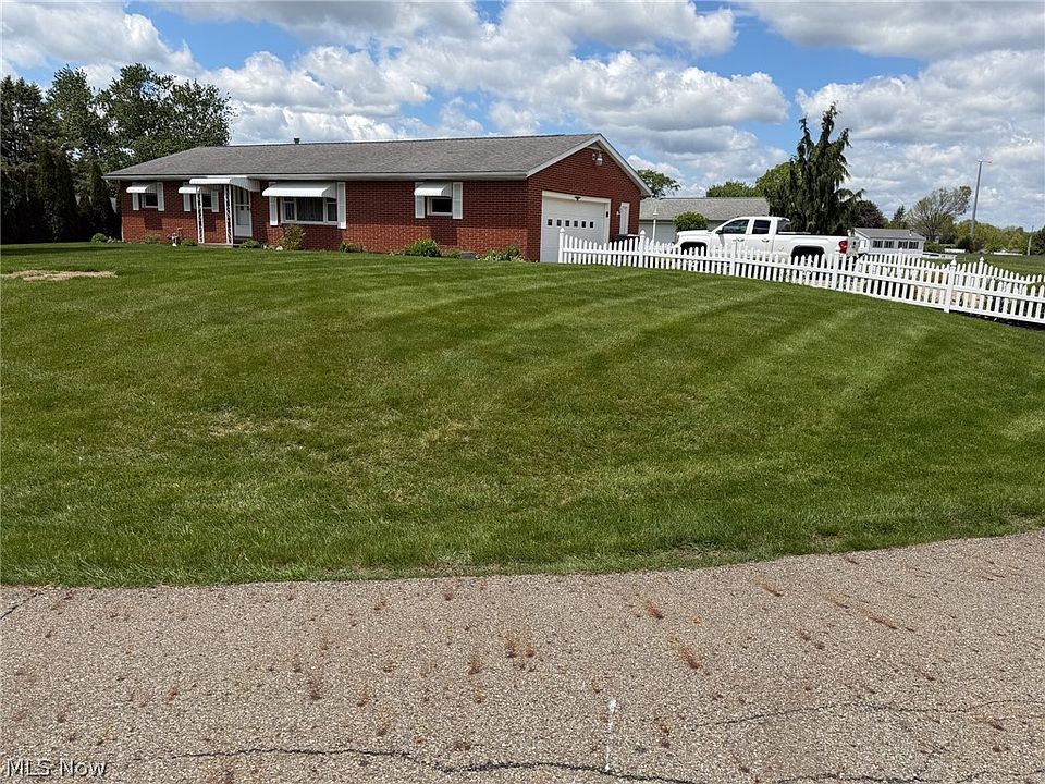 1st image of 3215 Knollridge Cir NE