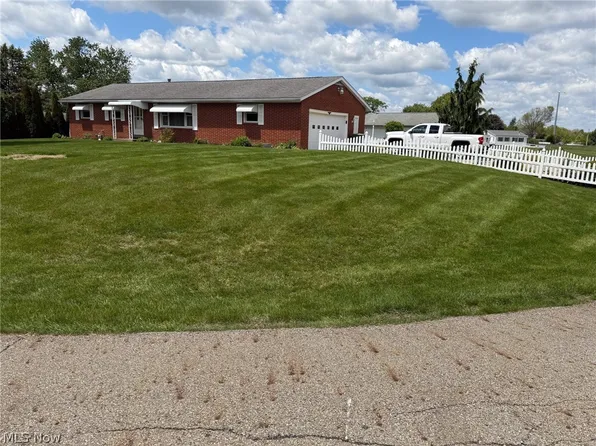 3215 Knollridge Cir NE, Canton, OH 44721