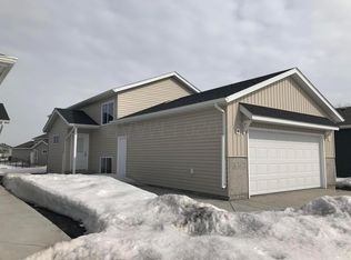 3363 Maple Leaf Loop S, Fargo, ND 58104