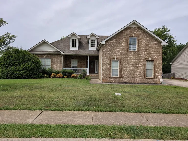 1320 Vantage Ct — Photo 1