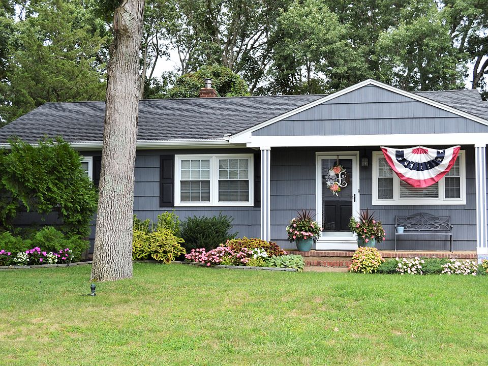 1st image of 947 McGuire Dr