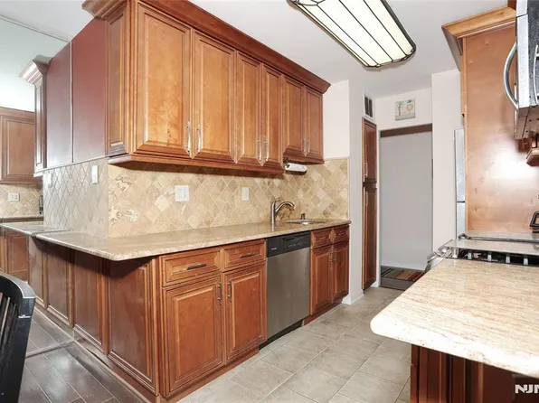 6040 Boulevard E, West New York, NJ 07093