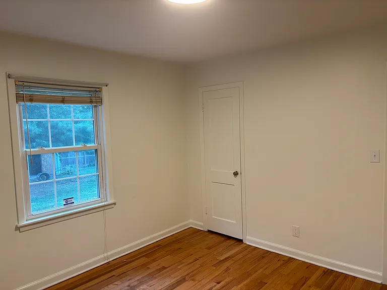 7604 Briar St — Photo 10