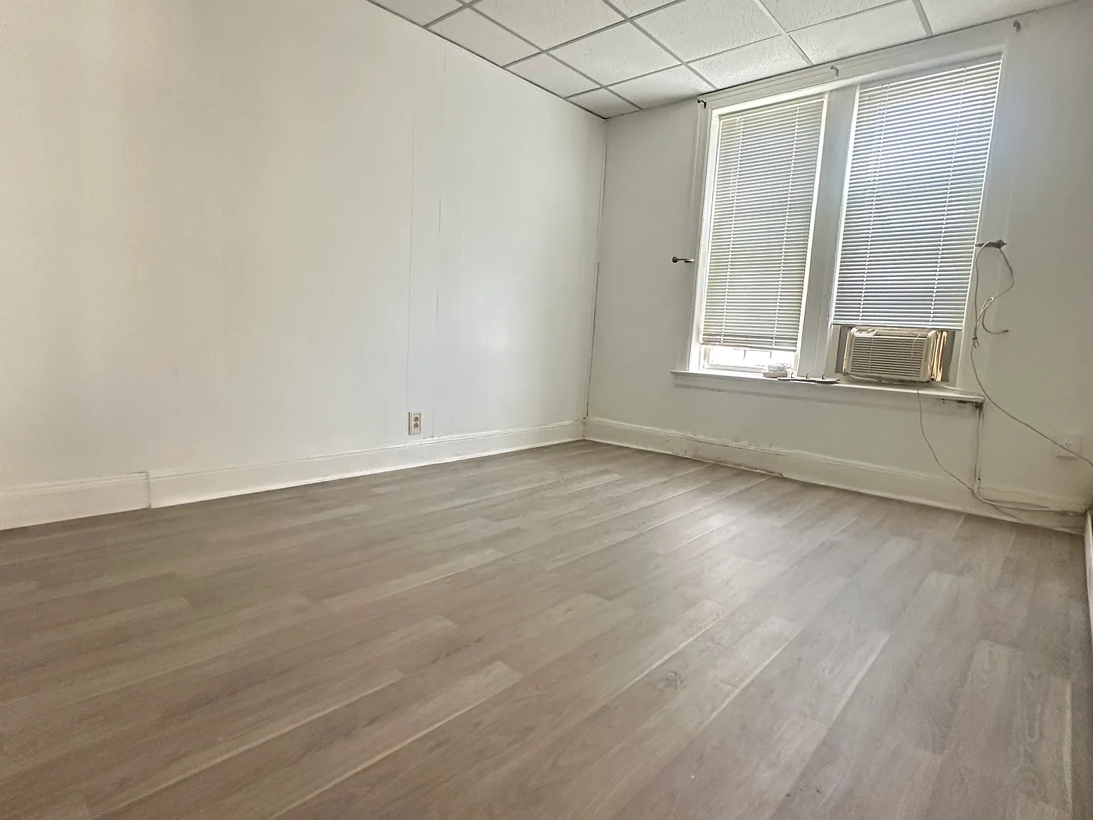 3 bed, 900 sqft, $3,000 — Photo 3