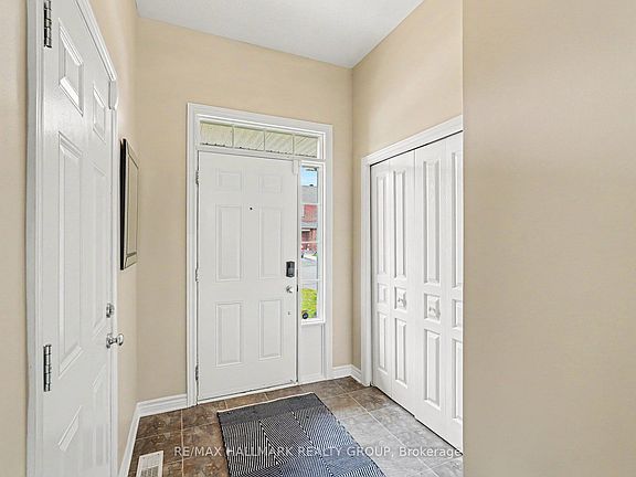 2nd image of 1433 Comfrey Cres