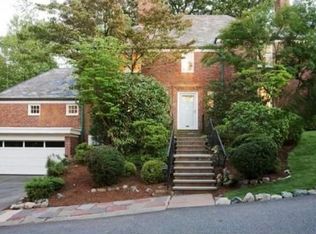 16 Gate House Rd, Newton, MA 02467